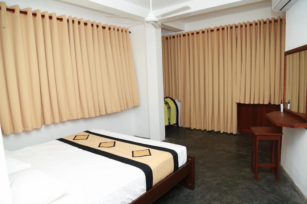 Four Season Guest House Tangalle Exterior photo